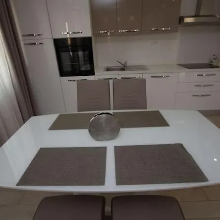 Tihana Apartment *