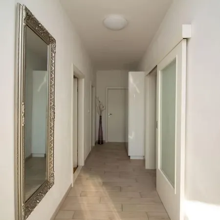 Apartment Tihana Kastela