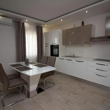 Tihana Apartment *