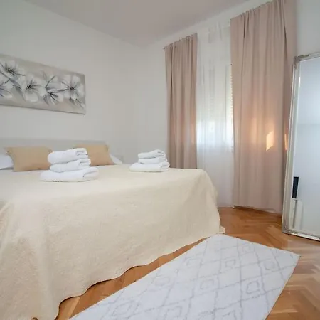 Apartment Tihana *
